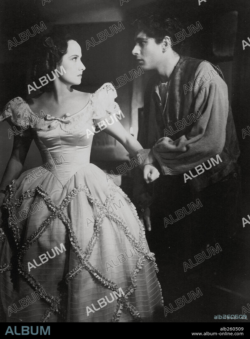 LAURENCE OLIVIER and MERLE OBERON in WUTHERING HEIGHTS, 1939, directed by WILLIAM WYLER. Copyright UNITED ARTISTS.