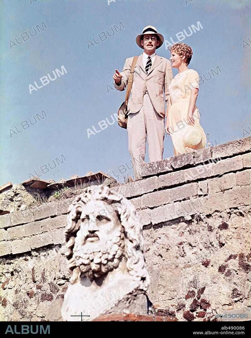 PETER O'TOOLE and PETULA CLARK in GOODBYE, MR CHIPS, 1969, directed by HERBERT ROSS. Copyright M.G.M.