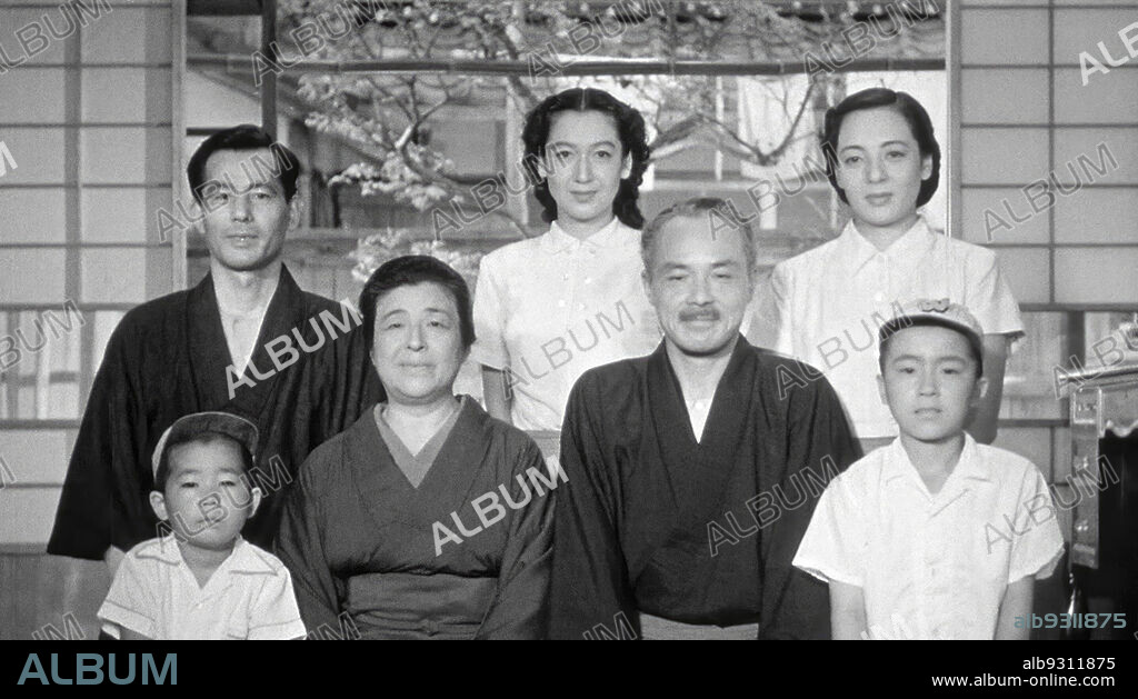 CHIEKO HIGASHIYAMA, CHISHU RYU, ICHIRO SUGAI, ISAO SHIROSAWA, KUNIKO MIYAKE, SETSUKO HARA and ZEN MURASE in EARLY SUMMER, 1951 (BAKUSHU), directed by YASUJIRO OZU. Copyright Shôchiku.