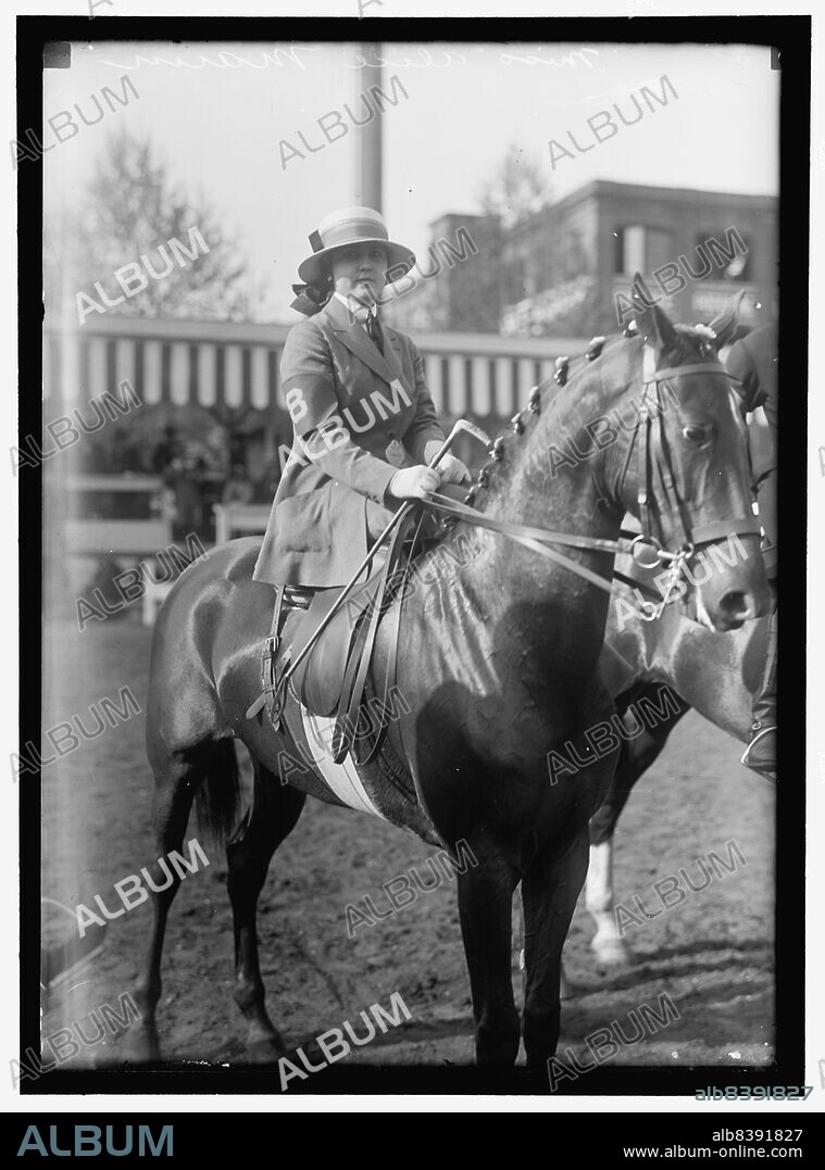 HARRIS & EWING. Horse shows, Miss Alice Munn, between 1910 and 1917.  Creator: Harris & Ewing. - Album alb8391827