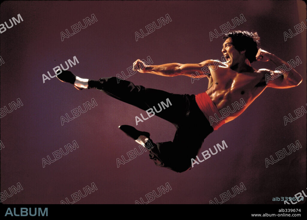 JASON SCOTT LEE en DRAGÓN: LA VIDA DE BRUCE LEE, 1993 (DRAGON: THE BRUCE LEE STORY), dirigida por ROB COHEN. Copyright UNIVERSAL PICTURES / DOCKERY, ALAN.