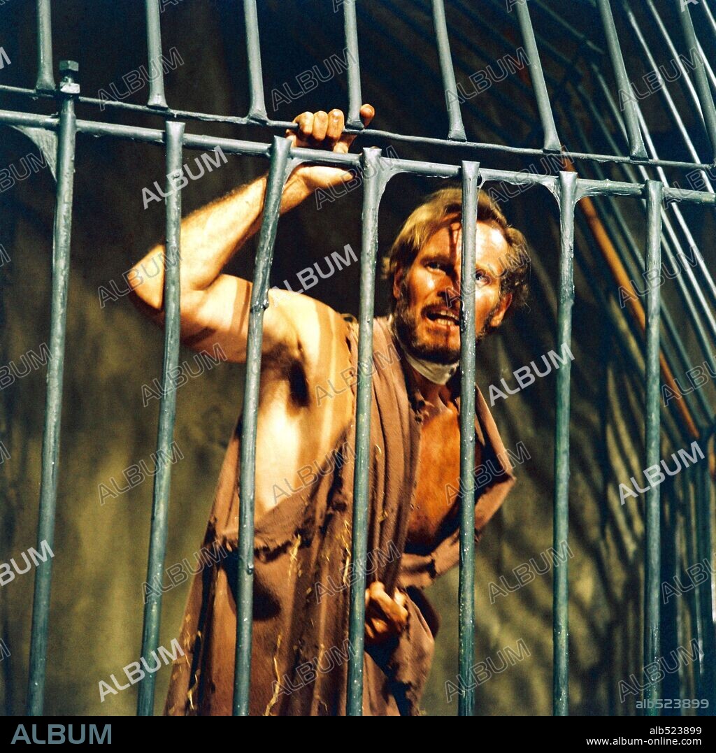 CHARLTON HESTON in PLANET OF THE APES, 1968, directed by FRANKLIN J. SCHAFFNER. Copyright 20TH CENTURY FOX.