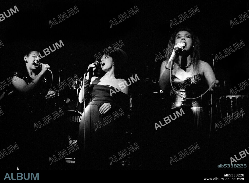 BRIAN O'CONNOR. Kim Nazarian, Caprice Fox and Sara Kreiger, Ronnie Scott’s Jazz Club, Soho, London, 9.89.