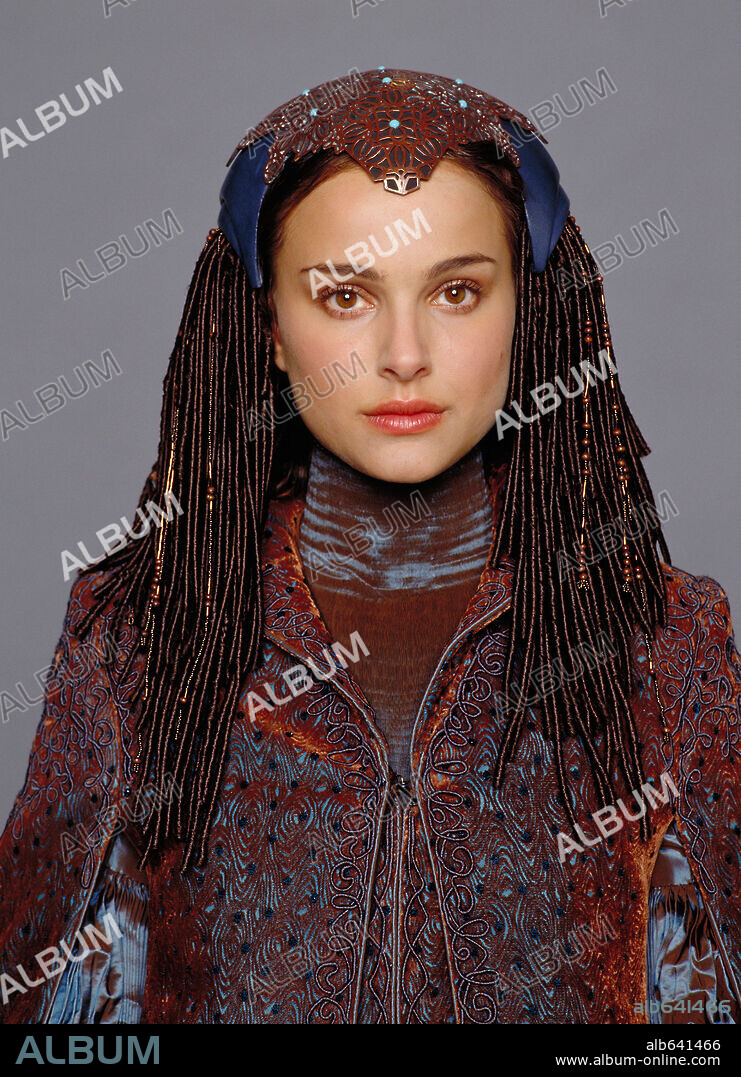 NATALIE PORTMAN in STAR WARS: EPISODE III-REVENGE OF THE SITH, 2005,  directed by GEORGE LUCAS. Copyright LUCASFILM / HAMSHERE, KEITH. - Album  alb641466