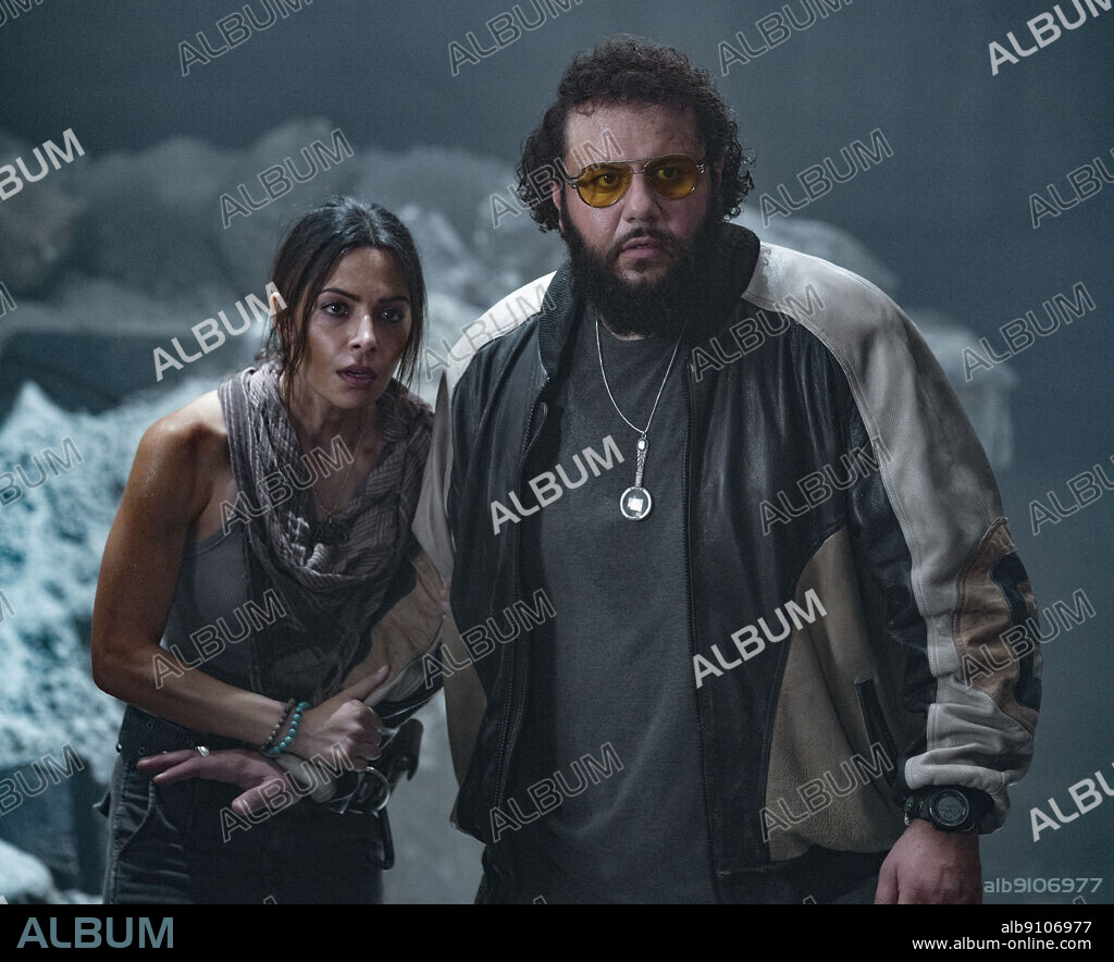 MOHAMMED AMER and SARAH SHAHI in BLACK ADAM, 2022, directed by JAUME COLLET-SERRA. Copyright DC ENTERTAINMENT/WARNER BROS.