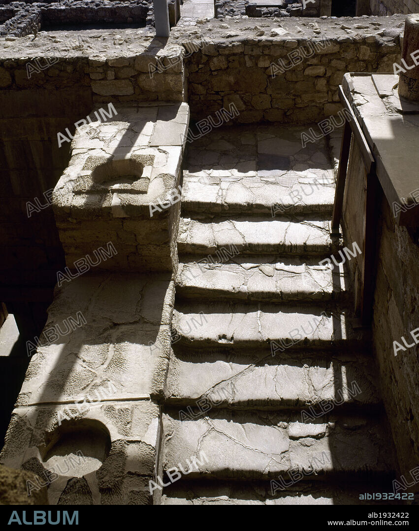 Greece, Crete. Minoan civilization. Palace of Knossos (1700-1450 BC). Architectural detail of the Grand Staircase.