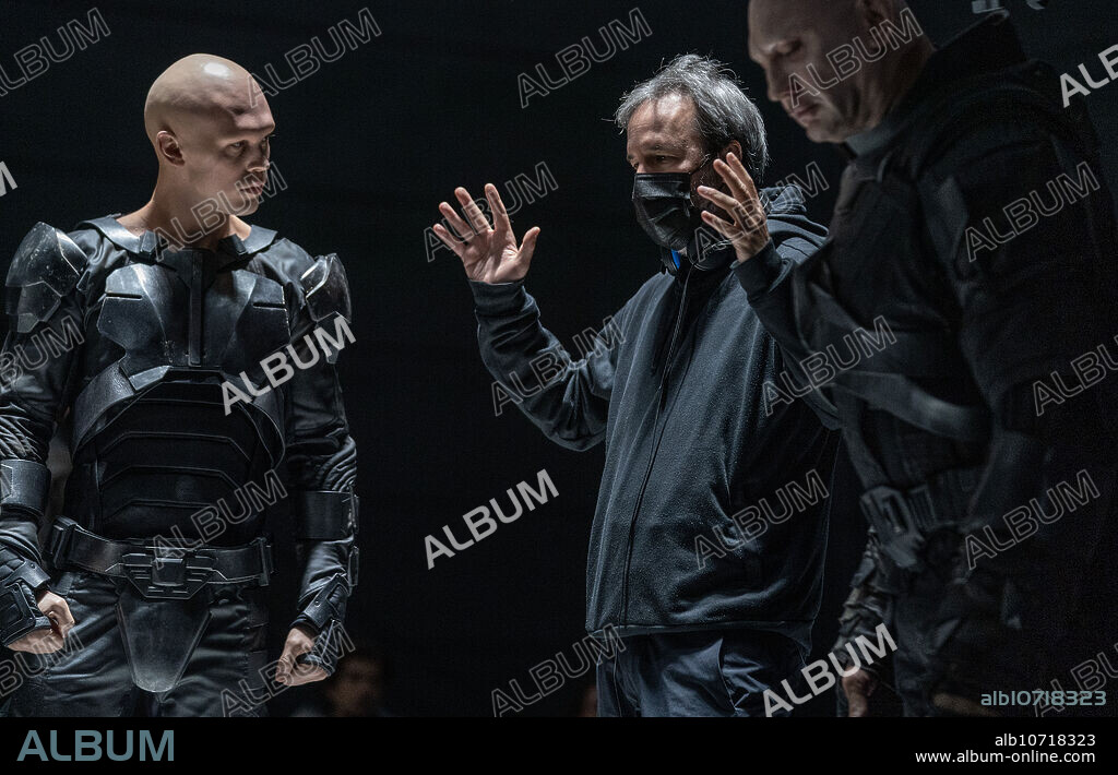 AUSTIN BUTLER, DAVE BAUTISTA and DENIS VILLENEUVE in DUNE: PART TWO, 2023, directed by DENIS VILLENEUVE. Copyright Legendary Pictures / Warner Bros. / Villeneuve Films / TAVERNISE, NIKO.