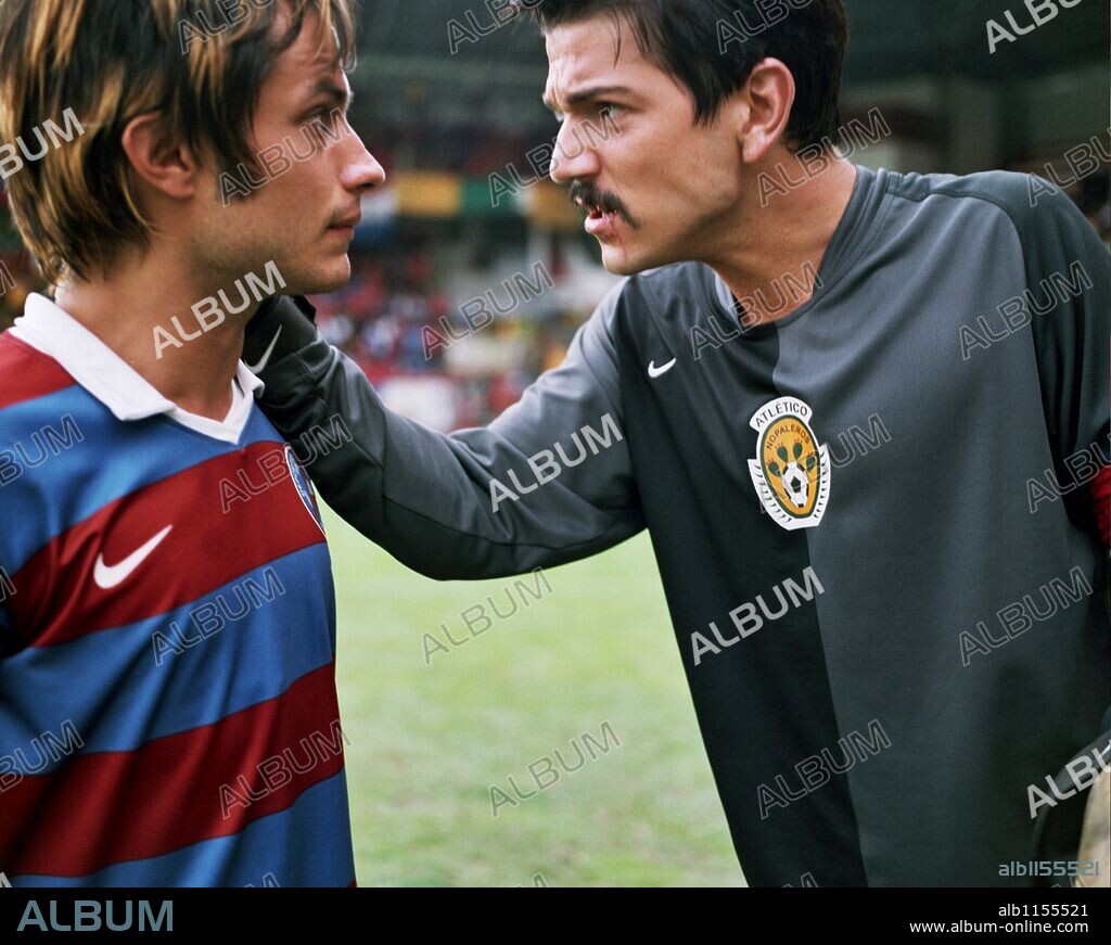 DIEGO LUNA and GAEL GARCIA BERNAL in RUDO Y CURSI, 2008, directed by CARLOS CUARON. Copyright SONY PICTURES CLASSICS.