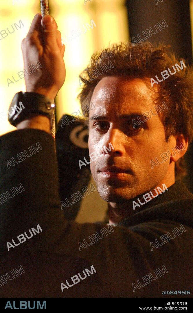 JOSEPH FIENNES in THE DARWIN AWARDS, 2006, directed by FINN TAYLOR. Copyright BLUMHOUSE PRODUCTIONS / MOIR, DAVID.