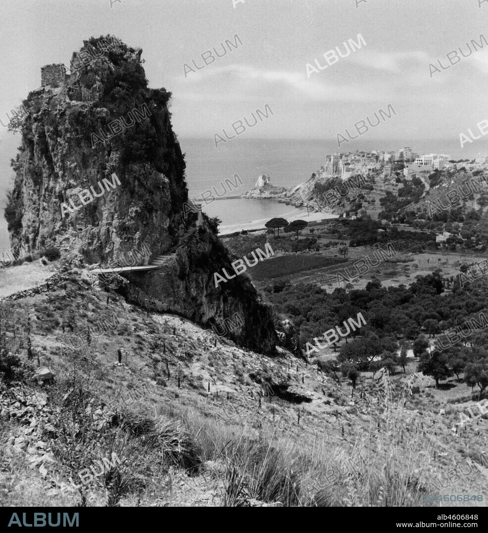 Italy. lazio. view of sperlonga with the beach spiaggia dell'angolo. 1950.
