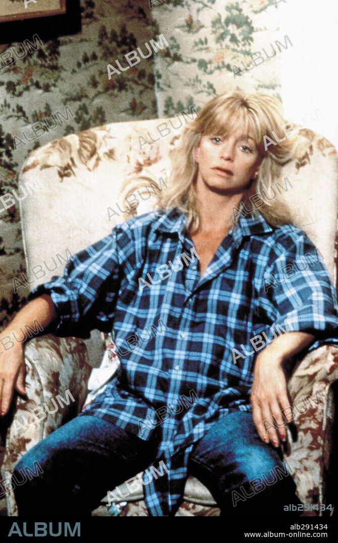 GOLDIE HAWN in OVERBOARD, 1987, directed by GARRY MARSHALL. Copyright M.G.M.