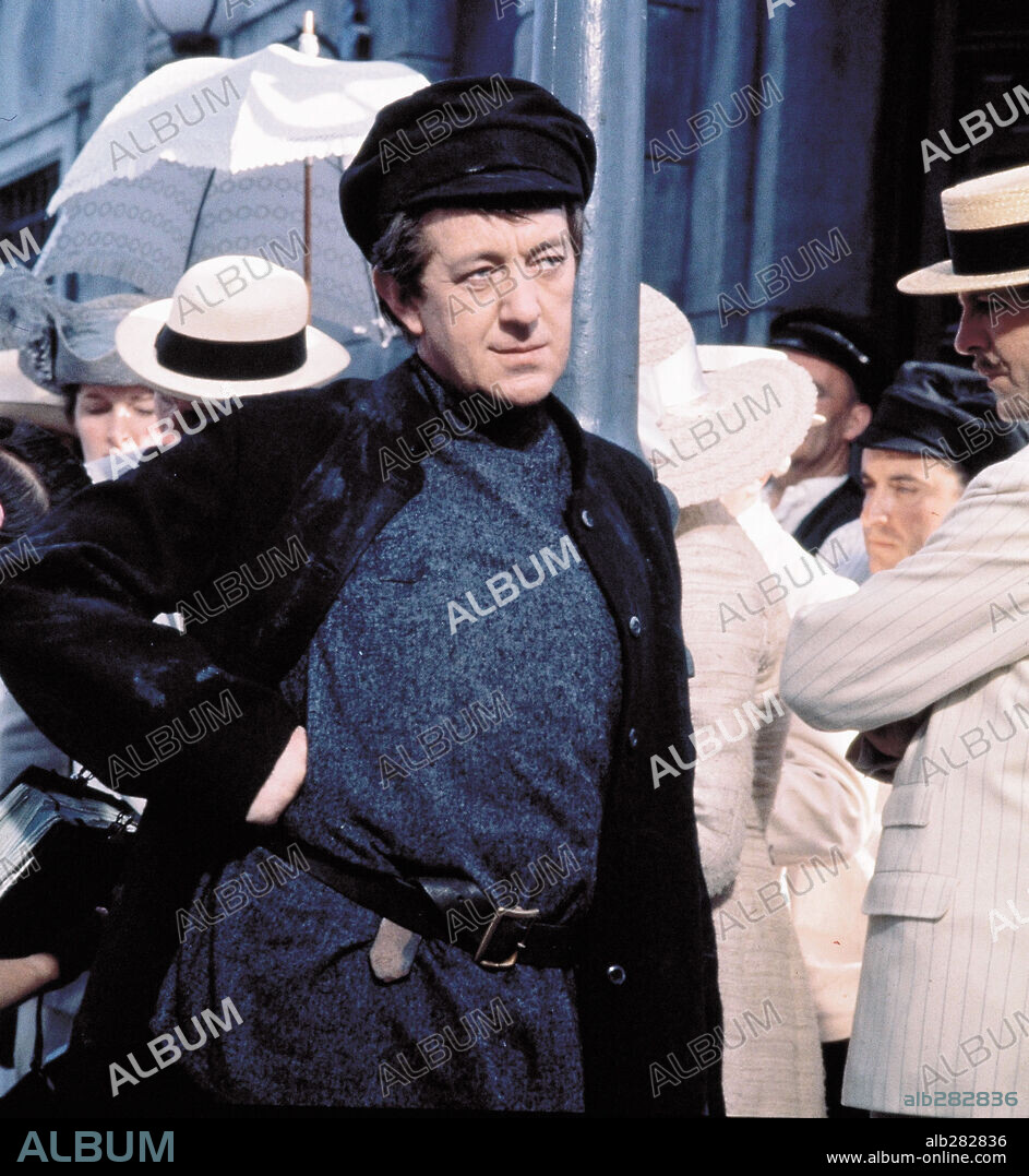 ALEC GUINNESS en DOCTOR ZHIVAGO, 1965, dirigida por DAVID LEAN. Copyright CARLO PONTI/MGM.