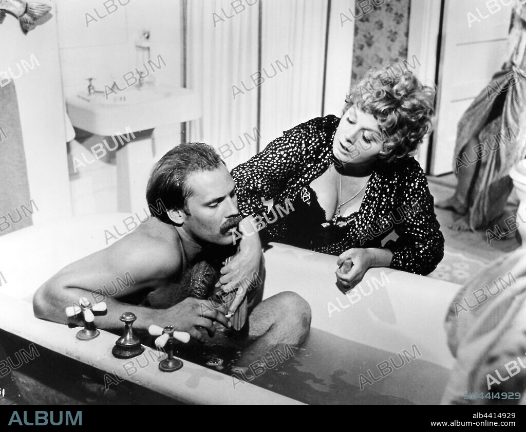 SHIRLEY SCHRIFT y DON STROUD. DON STROUD y SHELLEY WINTERS en MAMA SANGRIENTA, 1970 (BLOODY MAMA), dirigida por ROGER CORMAN. Copyright AIP.