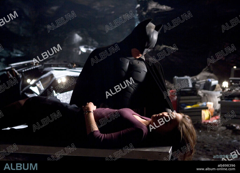 CHRISTIAN BALE and KATIE HOLMES in BATMAN BEGINS, 2005, directed by CHRISTOPHER  NOLAN. Copyright WARNER BROS. / JAMES, DAVID. - Album alb898396