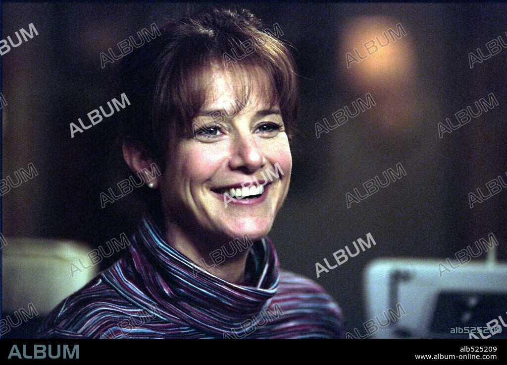 DEBRA WINGER en ME LLAMAN RADIO, 2003 (RADIO), dirigida por MICHAEL TOLLIN. Copyright COLUMBIA PICTURES.