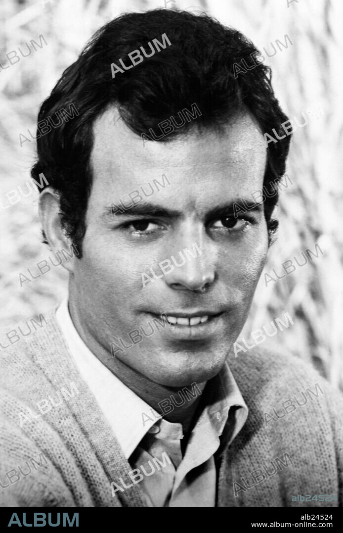 JULIO IGLESIAS in LA VIDA SIGUE IGUAL, 1969.