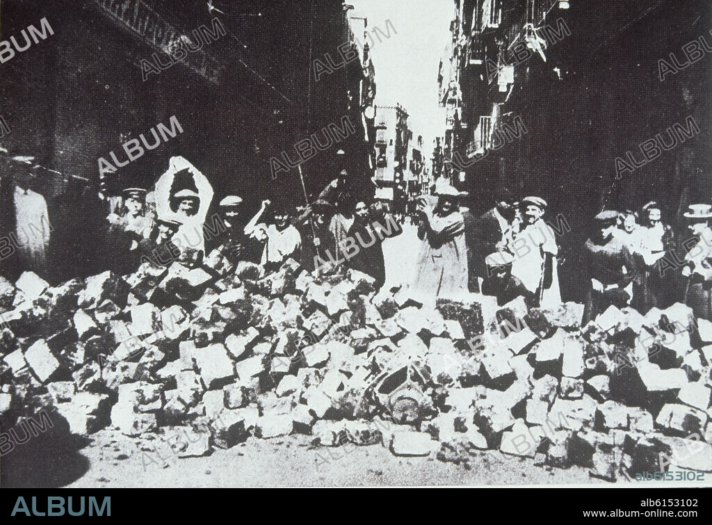 HªCATALUNA-FOTOGRAFIA-26/7/1909-SEMANA TRAGICA-BARRICADA-BARCELONA.