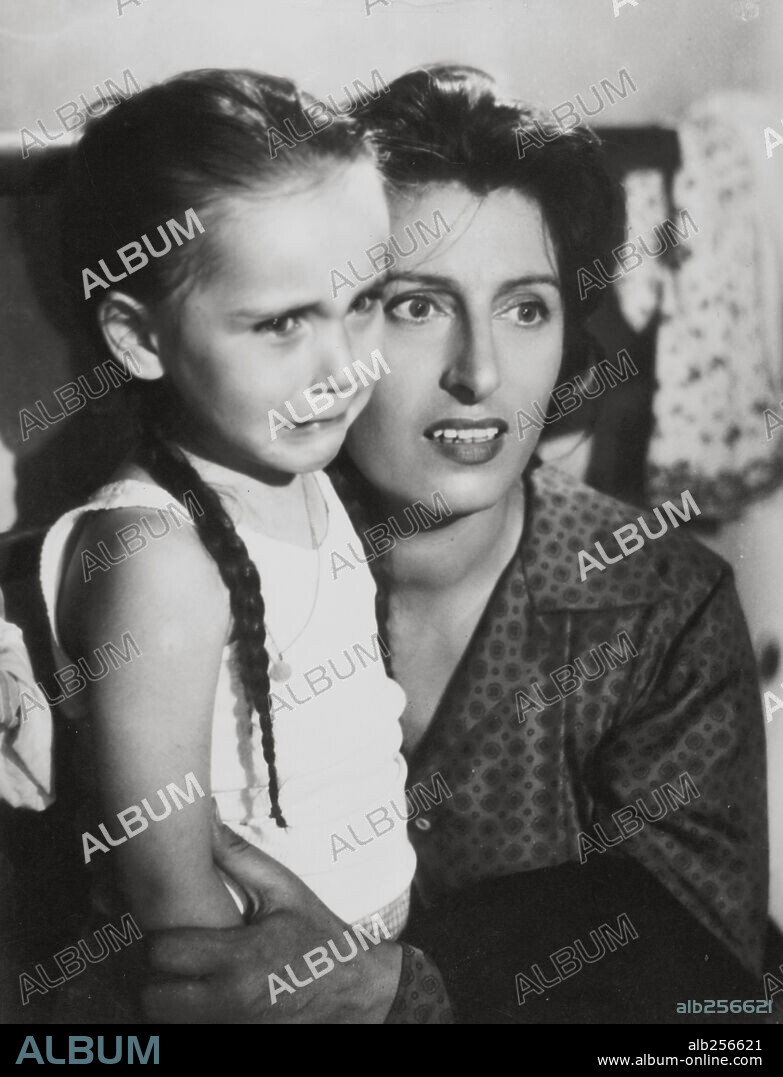 ANNA MAGNANI and TINA APICELLA in BELLISSIMA, 1951, directed by LUCHINO ...