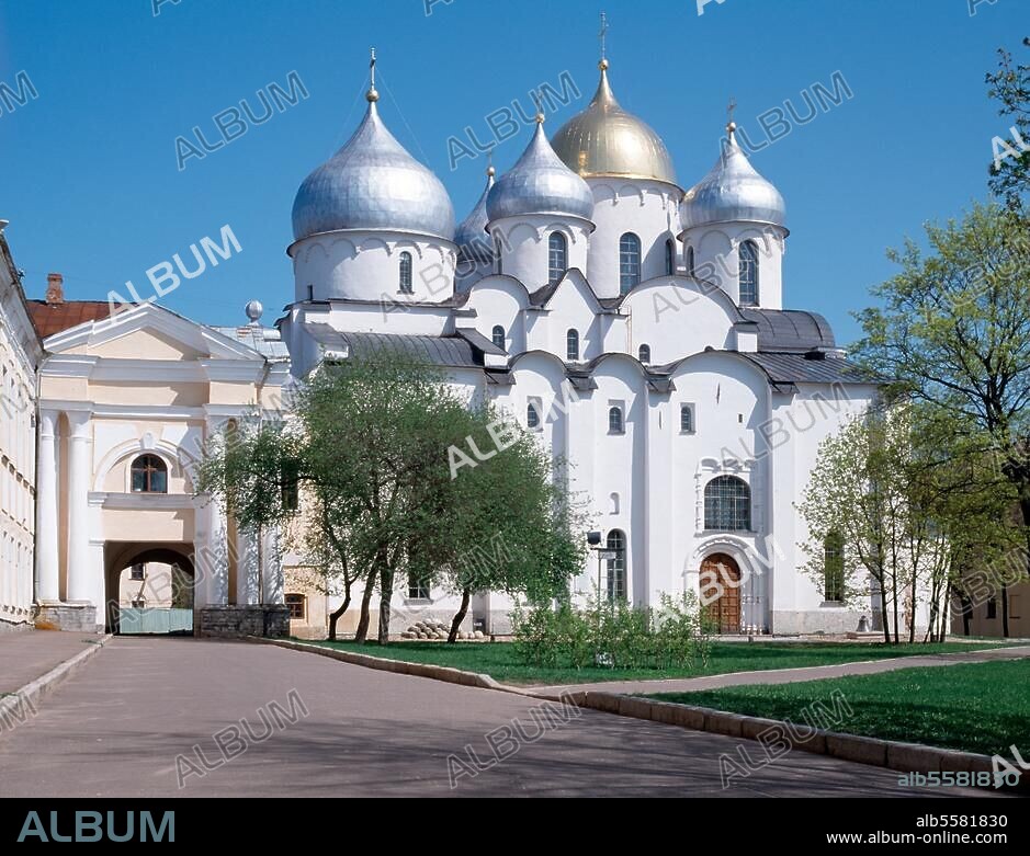 Nowgorod, Kreml / Sophien-Kathedrale, Südseite © Florian Monheim Filmsize: 6 × 6 cm.