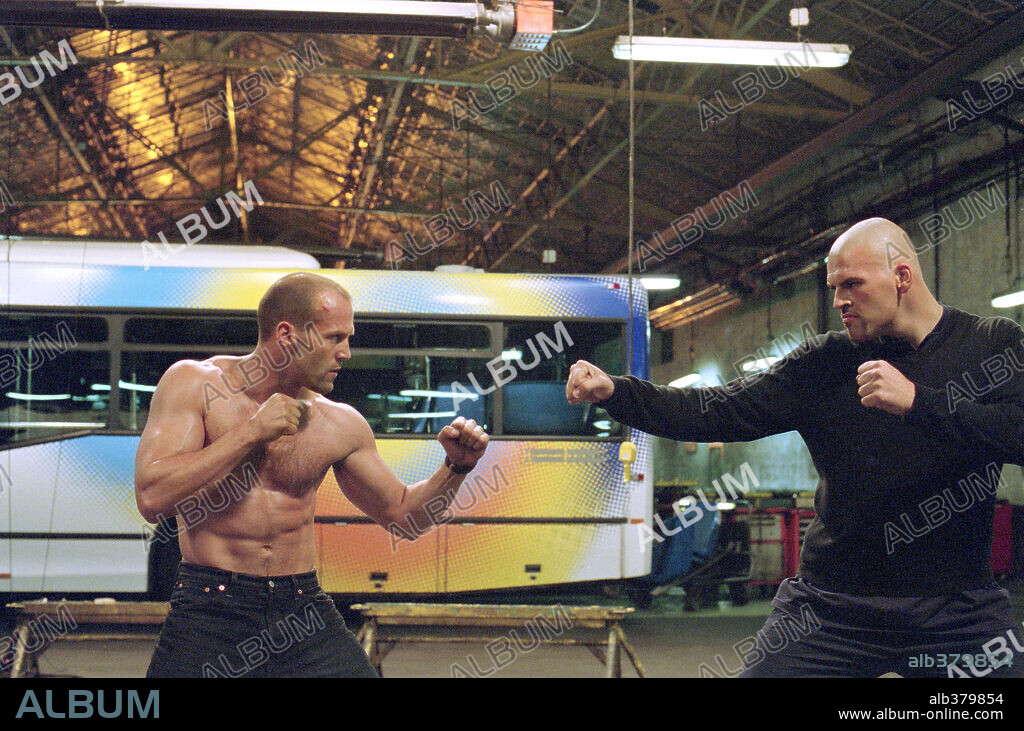 JASON STATHAM in THE TRANSPORTER, 2002 (LE TRANSPORTEUR), directed by LOUIS LETERRIER. Copyright TM 20 TH CENTURY FOX / ENGLISH, JACK.