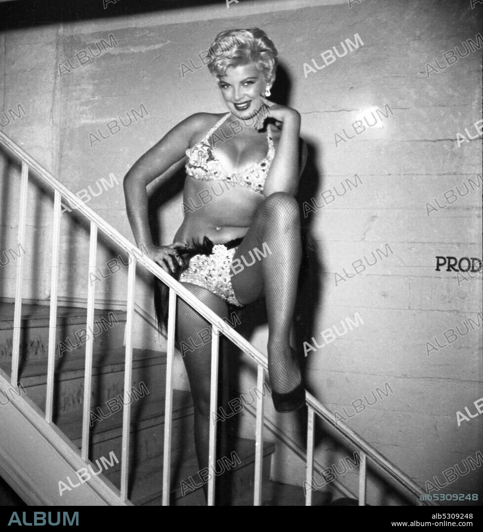 BARBARA NICHOLS. Circa 1958, Los Angeles, California, USA: Barbara Marie Nickerauer, better known as BARBARA NICHOLS, was an American actress who often played brassy or comic roles in films in the 1950s and 1960s.