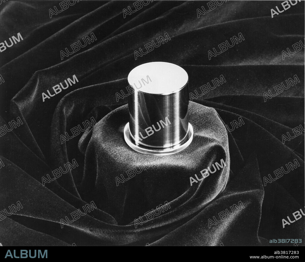 This platinum-iridium cylinder at the National Bureau of Standards is the primary standard kilogram for all metric measurements of mass in this country. It was furnished to the US by the International Bureau of Weights and Measures in accordance with the metric treaty of 1875. Recomparison with the international standard in 1937 showed that the US standard had changed by only one part in 50 million during approximately 50 years. Known as Kilogram No. 20, it is 39mm in diameter and 39mm high, and is made of an alloy containing 90% platinum and 10% iridium.