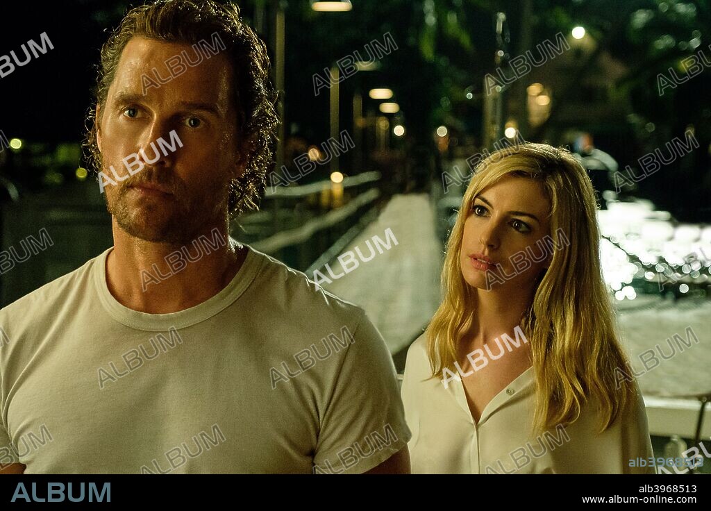 ANNE HATHAWAY and MATTHEW McCONAUGHEY in SERENITY, 2018, directed by STEVEN KNIGHT. Copyright IM GLOBAL/SHOEBOX FILMS.