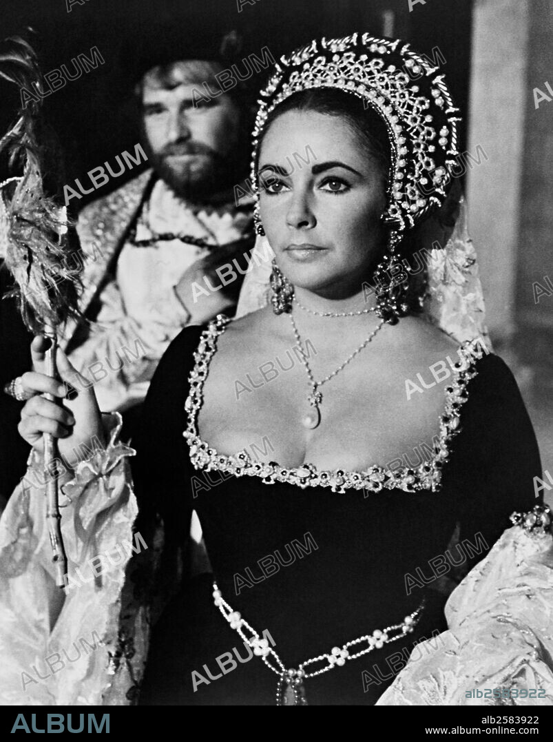 ELIZABETH TAYLOR in ANNE OF THE THOUSAND DAYS, 1969, directed by CHARLES JARROTT. Copyright UNIVERSAL PICTURES.