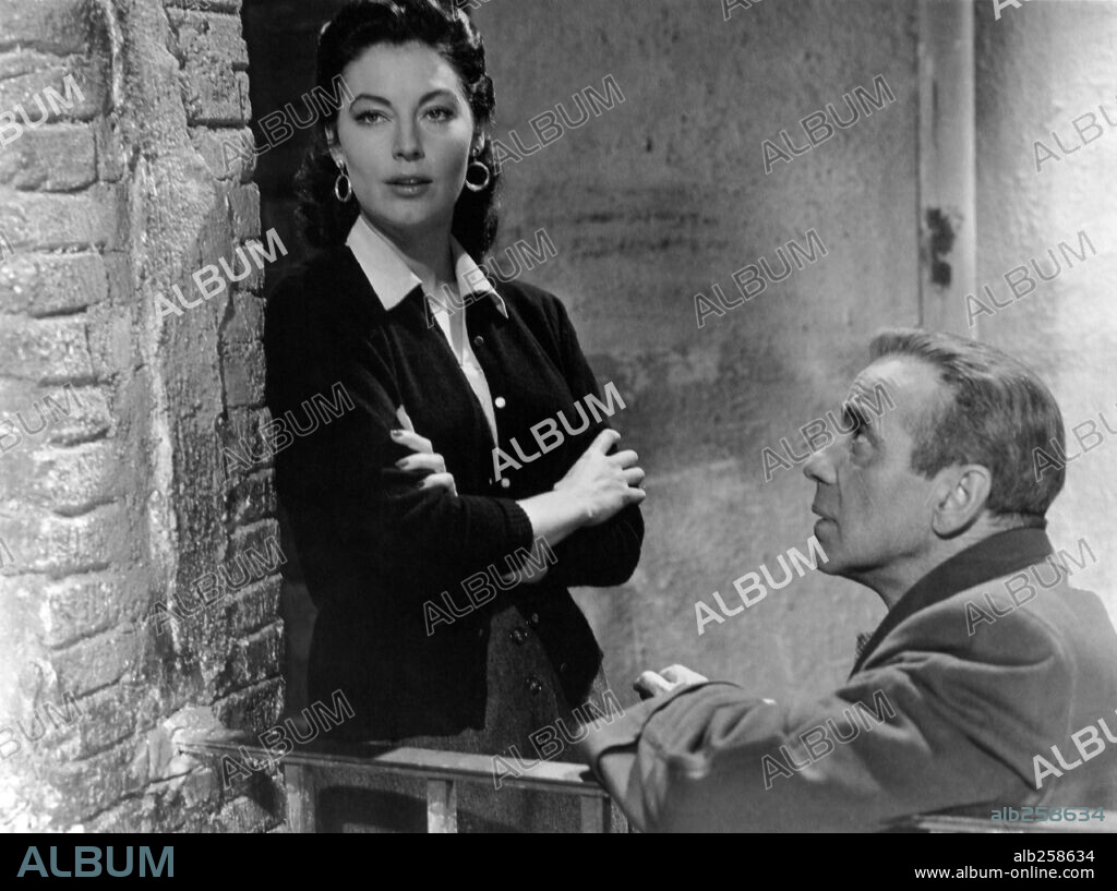 AVA GARDNER and HUMPHREY BOGART in THE BAREFOOT CONTESSA, 1954, directed by JOSEPH L. MANKIEWICZ. Copyright UNITED ARTISTS.