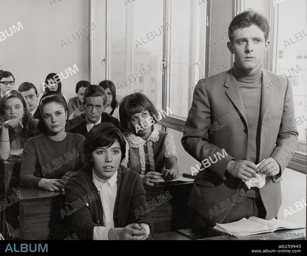 EMILIO GUTIERREZ CABA and KARINA in LOS CHICOS DEL PREU, 1967, directed by  PEDRO LAZAGA. Copyright PEDRO MASO P.C. - Album alb259945