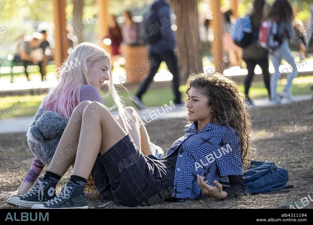 HUNTER SCHAFER and ZENDAYA in EUPHORIA, 2019, directed by SAM LEVINSON. Copyright HOME BOX OFFICE (HBO).