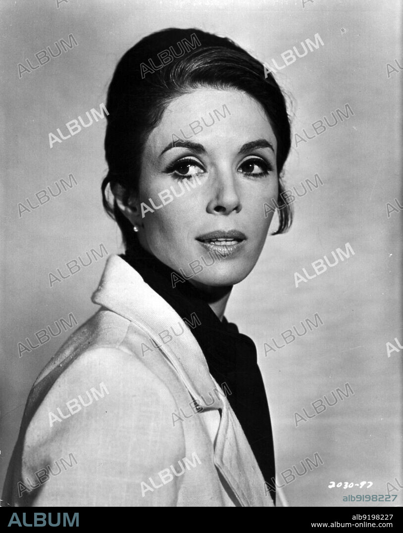DANA WYNTER in AIRPORT, 1970, directed by GEORGE SEATON. Copyright ...
