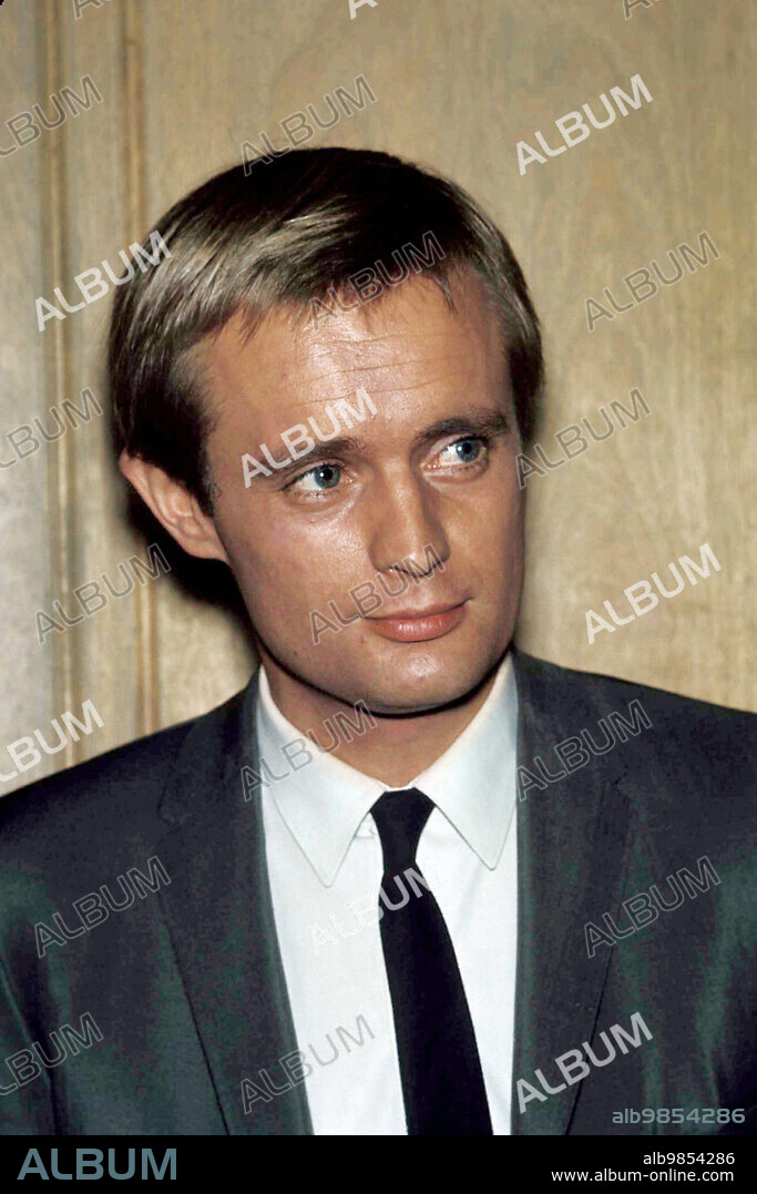 DAVID MCCALLUM (born David Keith McCallum Jr., 19 September 1933 - 25 September 2023) was a Scottish actor and musician who gained wide recognition in the 1960s for playing secret agent Illya Kuryakin in the television series 'The Man from U.N.C.L.E.' Beginning in 2003, McCallum gained renewed international popularity for his role as NCIS medical examiner Dr. Donald "Ducky" Mallard in the American television series 'NCIS'. FILE PHOTO SHOT ON: DAVID MCCALLUM circa 1960. (Credit Image: © Sylvia Norris/ZUMA Wire).