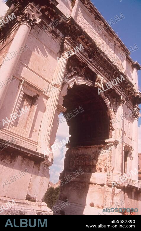 Rome (Italie), Arc de Titus. (arc de triomphe érigé sur le Forum Romanum en 81 ap. J.-C. en l'honneur de la victoire de Titus sur les Juifs en l'an 70). Vue. Photo.