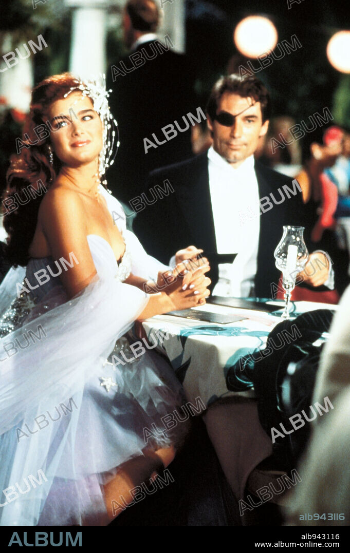 BROOKE SHIELDS and TIMOTHY DALTON in BRENDA STARR, 1989, directed by ROBERT ELLIS MILLER. Copyright NEW WORLD INTERNATIONAL.