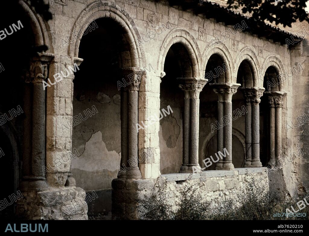 PORTICO ROMANICO.