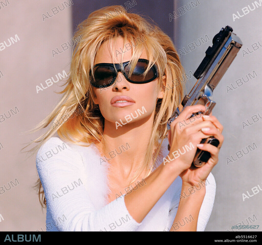 PAMELA ANDERSON in V. I. P., 1998, directed by J. F. LAWTON. Copyright Sony Pictures Television.