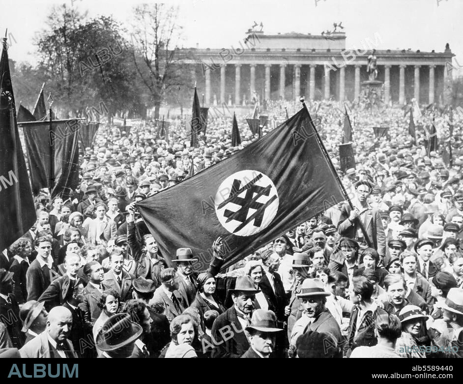 "Eiserne Front" (Iron Front) (alliance between the "Reichsbanner Schwarz-Rot-Gold" and the trade unions against National Socialism, founded in January 1932). Rally of the "Iron Front" in Berlin Lustgarten. Photo, 1932.