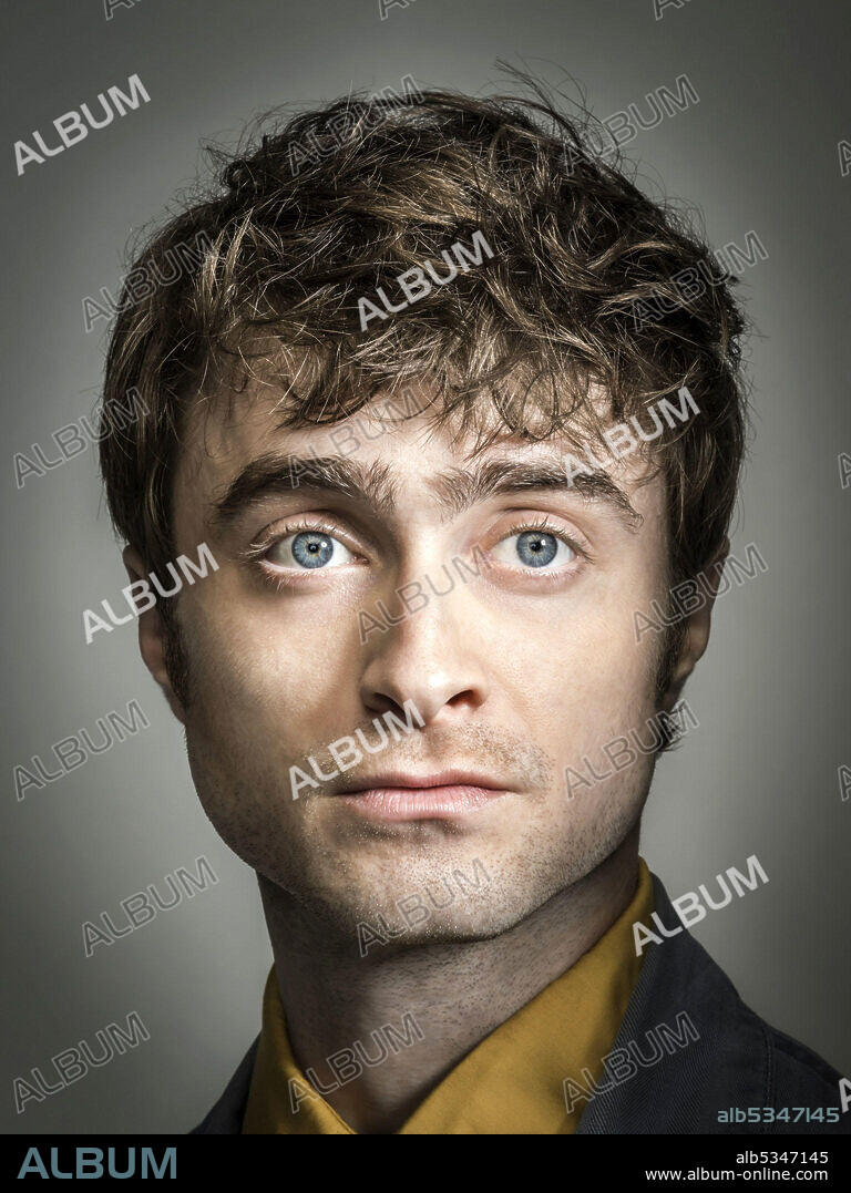 DANIEL RADCLIFFE in MIRACLE WORKERS, 2019, directed by JORMA TACCONE.  Copyright Broadway Video. - Album alb5347145