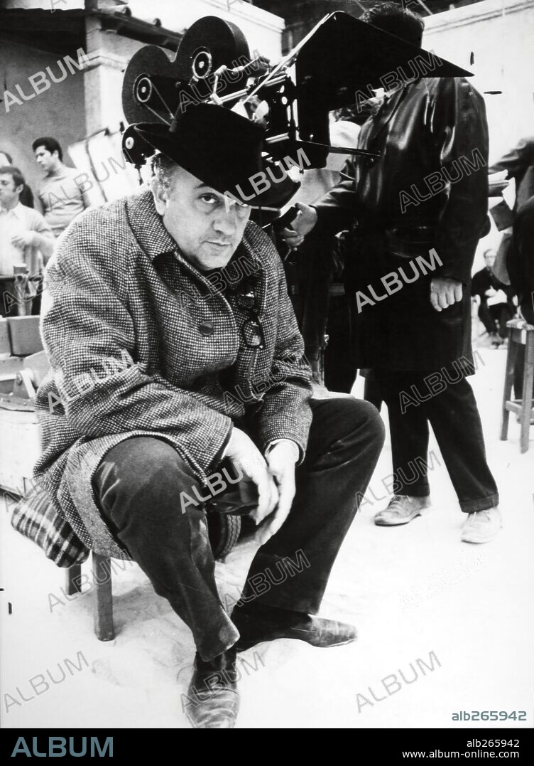 FEDERICO FELLINI in 8 1/2, 1963, unter der Regie von FEDERICO FELLINI. Copyright CINERIZ.