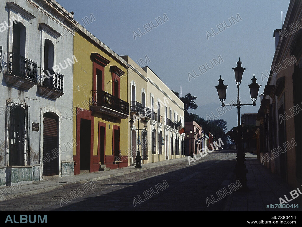 CALLE COLONIAL TIPICA DE LA CIUDAD.