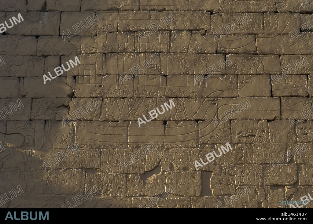 ARTE EGIPCIO. EGIPTO. Relieve del primer pilón o entrada monumental del TEMPLO DE LUXOR, mandado construir por RAMSES II. Antigua Tebas "Waset".