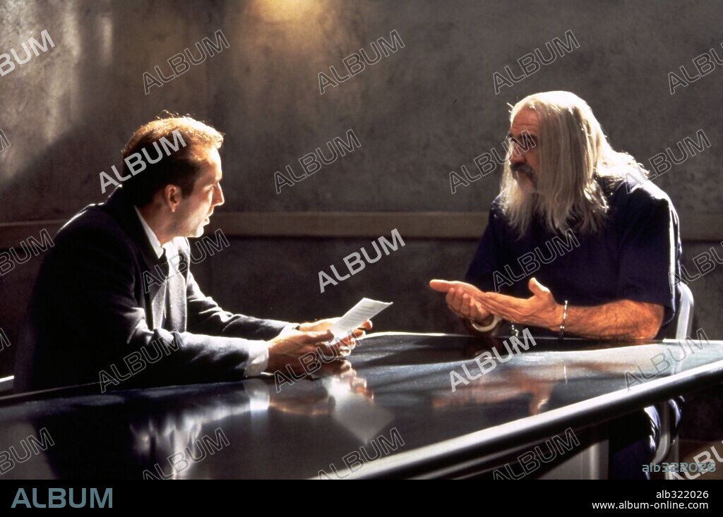 NICOLAS CAGE and SEAN CONNERY in THE ROCK, 1996, directed by MICHAEL BAY. Copyright HOLLYWOOD PICTURES / MASI, FRANK.