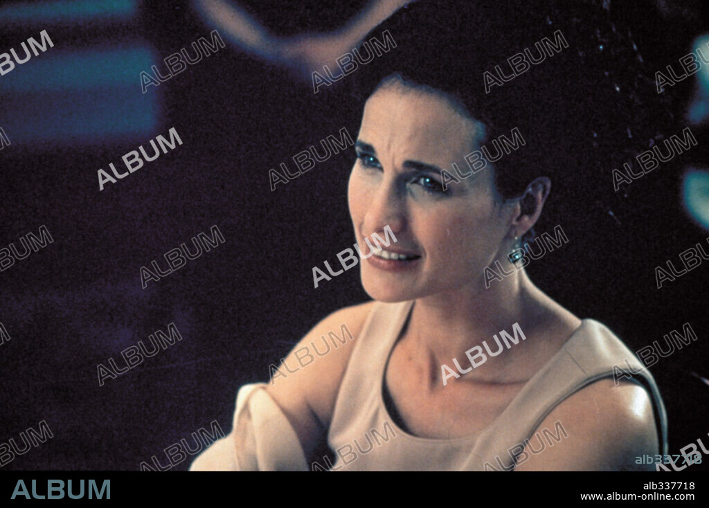 ANDIE MacDOWELL in THE MUSE, 1999, directed by ALBERT BROOKS. Copyright OCTOBER FILMS.