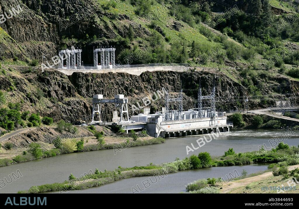 Oxbow Dam, a hydroelectric run-of-the-river rockfill structure on the Snake River in Hells Canyon, Idaho/Oregon border. It is part of the Hells Canyon Project that also includes Hells Canyon Dam and Brownlee Dam, built and operated by Idaho Power Co. The dam's powerhouse contains four generating units with a total nameplate capacity of 190 megawatts.