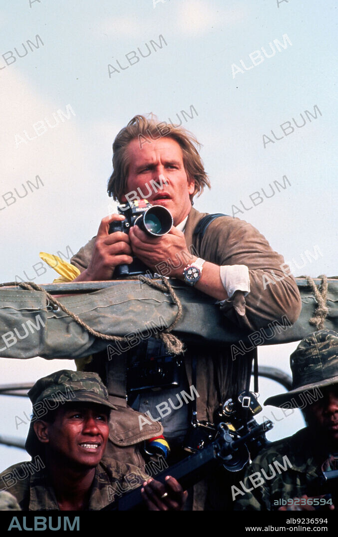 NICK NOLTE in UNDER FIRE, 1983, directed by ROGER SPOTTISWOODE. Copyright ORION PICTURES.