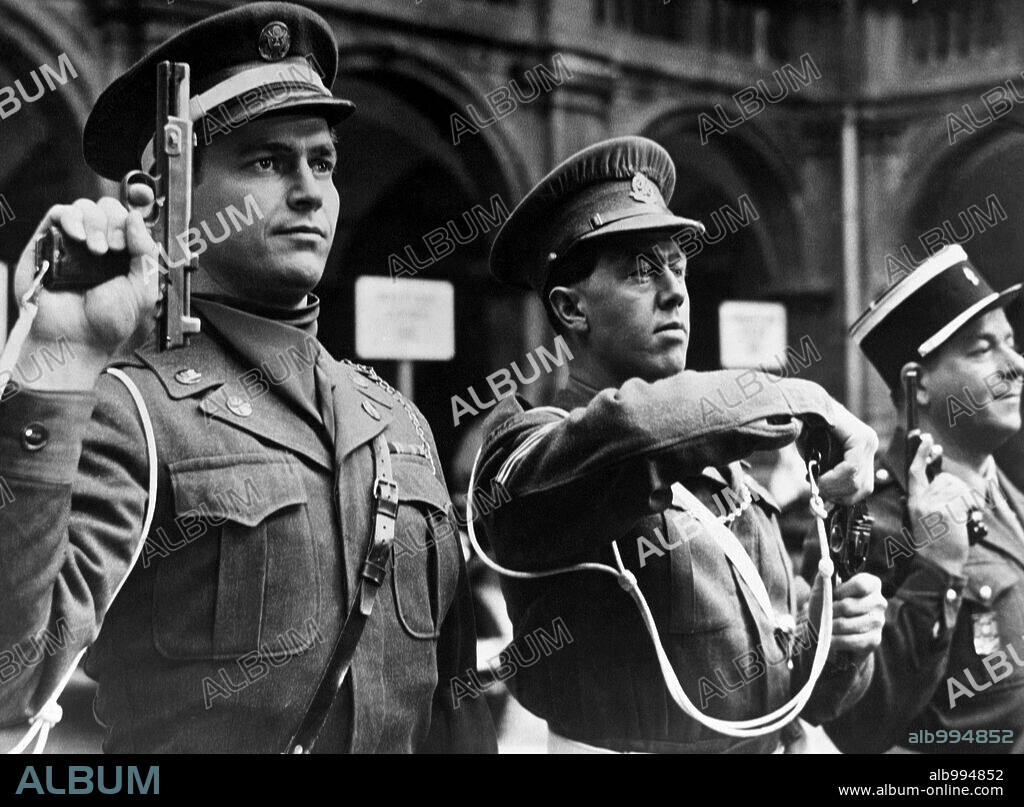 FOUR IN A JEEP, 1951 (DIE VIER IM JEEP), directed by LEOPOLD LINDTBERG. Copyright PRAESENS FILM AG.