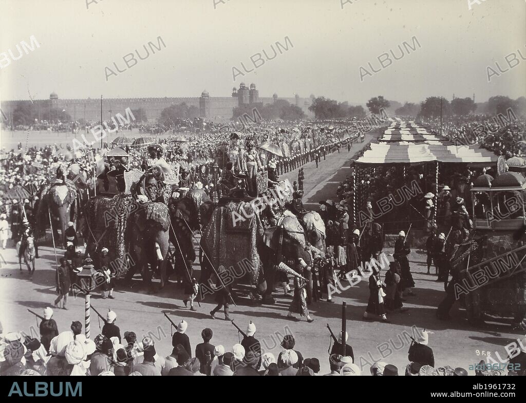 The Delhi Durbar of 1902. A procession of Indian rulers on elephants arriving at the Durbar. . Indian rulers procession in Delhi. Delhi India. State entry into Delhi, approaching the Jami Masjid: the procession of Indian Rulers passing.  Photographer: Frederick Bremner . Source: Photo 430/79 36.