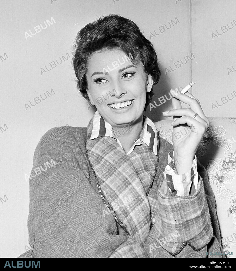 LOREN SOPHIA / LOREN SOFIA 1934/. SOPHIA LOREN in THE KEY, 1958, directed by CAROL REED. Copyright COLUMBIA PICTURES.