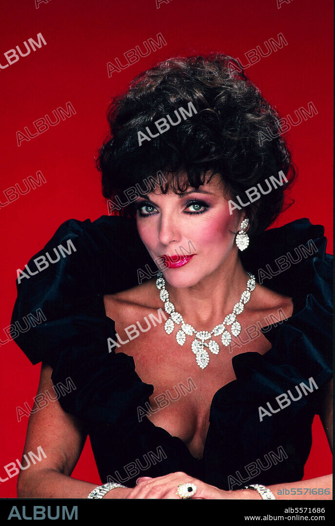 JOAN COLLINS dans DYNASTY, 1981, réalisé par DON MEDFORD, JEROME COURTLAND et PHILIP LEACOCK. Copyright Aaron Spelling Productions.